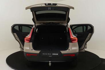 Volvo XC40 B4 — photo 22