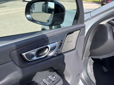 Volvo XC60 T8 Recharge AWD — photo 2
