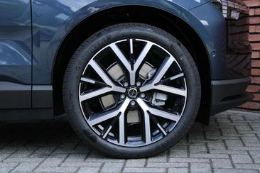 Volvo EX30 Single Motor Extended Range — photo 7