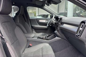 Volvo XC40 B4 — photo 2