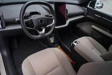 Volvo EX30 — photo 12