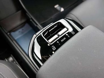 Volvo EX30 Single Motor Extended Range — photo 36