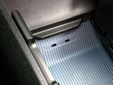 Volvo EX30 Single Motor Extended Range — photo 39