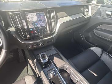 Volvo XC60 B5 AWD — photo 9