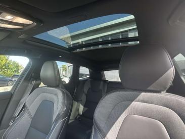 Volvo XC60 B5 AWD — photo 11