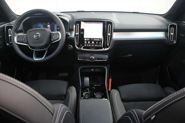 Volvo XC40 B4 — photo 2