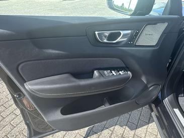 Volvo XC60 B5 AWD — photo 14