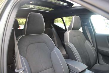 Volvo XC40 B4 — photo 4