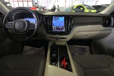 Volvo XC60 B5 — photo 8