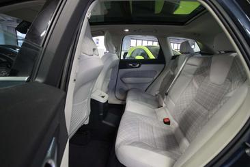 Volvo XC60 B5 — photo 9