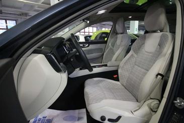 Volvo XC60 B5 — photo 16