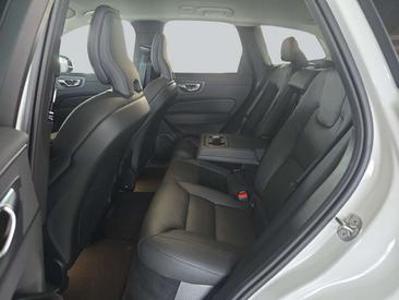 Volvo XC60 B5 — photo 10
