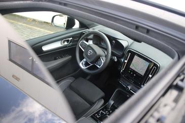 Volvo XC40 B4 — photo 18