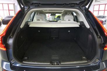 Volvo XC60 B5 — photo 21