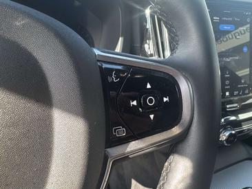 Volvo XC60 B5 AWD — photo 28