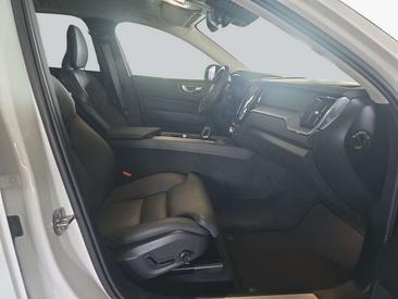 Volvo XC60 B5 — photo 8