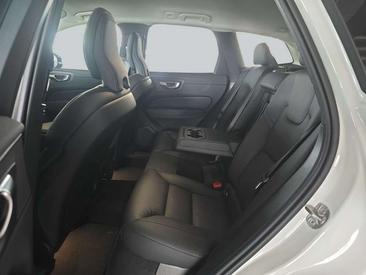 Volvo XC60 B5 — photo 10