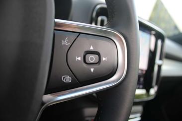 Volvo XC40 B4 — photo 28