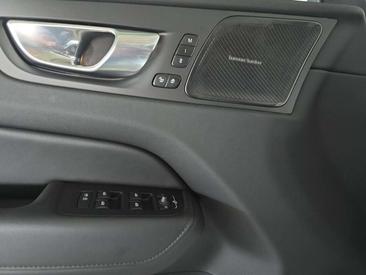 Volvo XC60 B5 — photo 20