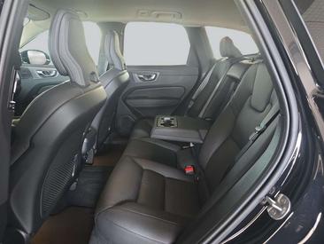 Volvo XC60 B5 — photo 10