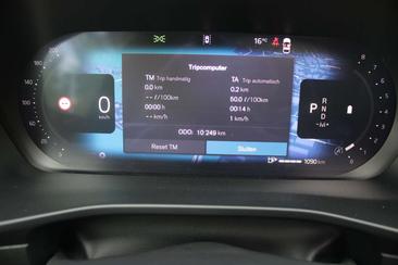 Volvo XC40 B4 — photo 29