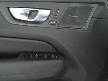 Volvo XC60 B5 — photo 20