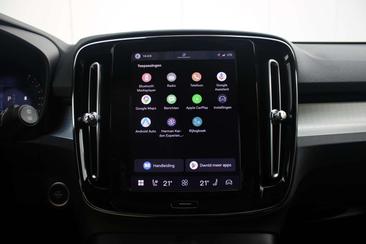Volvo XC40 B4 — photo 36