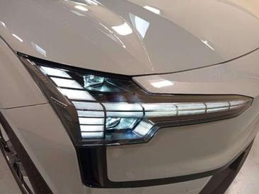 Volvo EX30 — photo 8