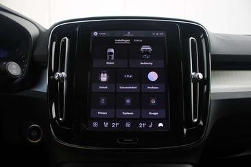Volvo XC40 B4 — photo 37