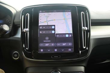 Volvo XC40 B4 — photo 38