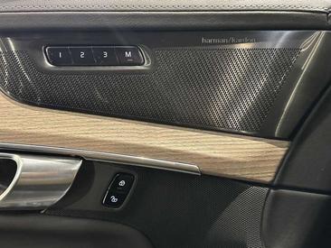 Volvo XC90 B5 AWD — photo 13