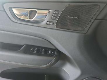 Volvo XC60 B5 — photo 20