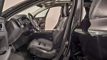 Volvo XC60 B4 — photo 9