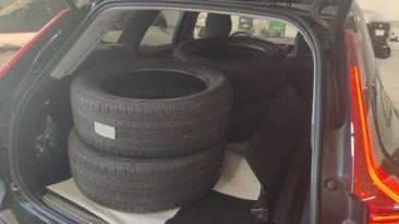 Volvo XC60 B4 — photo 29