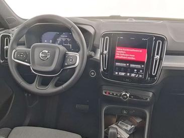 Volvo XC40 B3 — photo 8