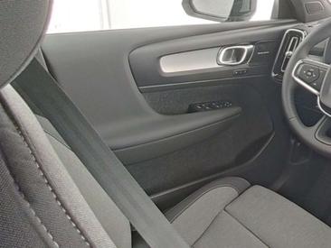 Volvo XC40 B3 — photo 12