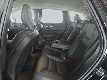 Volvo XC60 B5 — photo 10