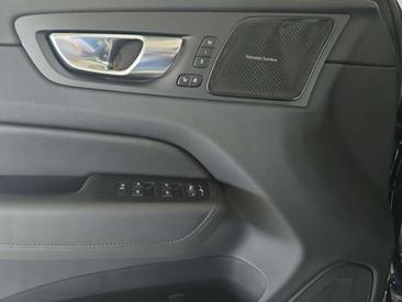 Volvo XC60 B5 — photo 12