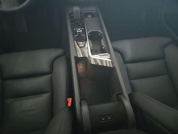 Volvo XC60 B5 — photo 20