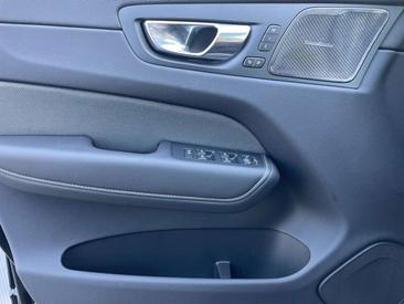 Volvo XC60 B5 AWD — photo 15