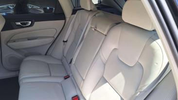 Volvo XC60 B4 — photo 4
