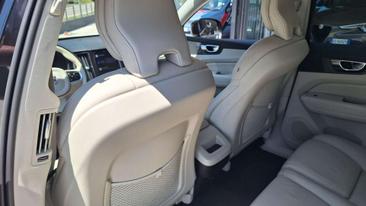Volvo XC60 B4 — photo 14