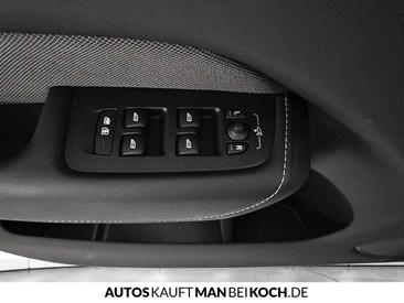 Volvo XC60 B4 — photo 19