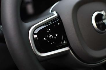 Volvo XC60 B5 AWD — photo 9