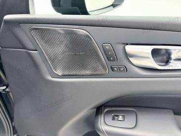 Volvo XC60 B5 — photo 22