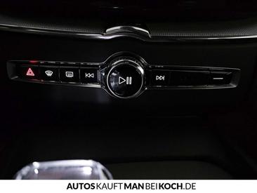 Volvo XC60 B4 — photo 29