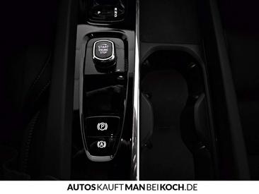 Volvo XC60 B4 — photo 31