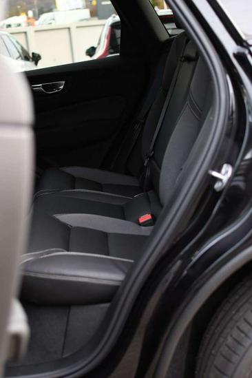 Volvo XC60 B5 AWD — photo 17
