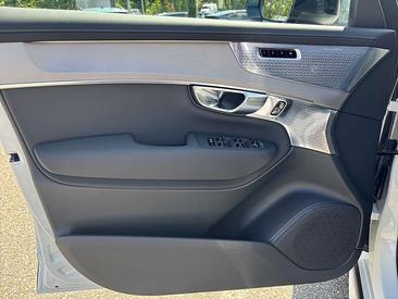 Volvo XC90 B5 AWD — photo 11