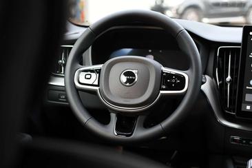 Volvo XC60 B5 AWD — photo 30